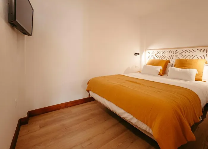 Pensión La Plaza 4*