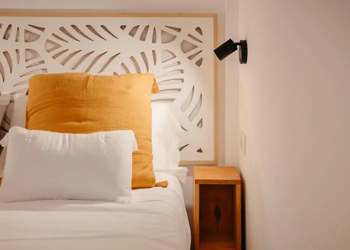 Pensión La Plaza 4*